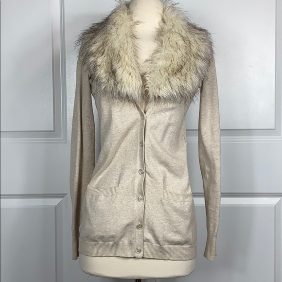 The limited removable collard faux fur sweater - Picture 9 of 16